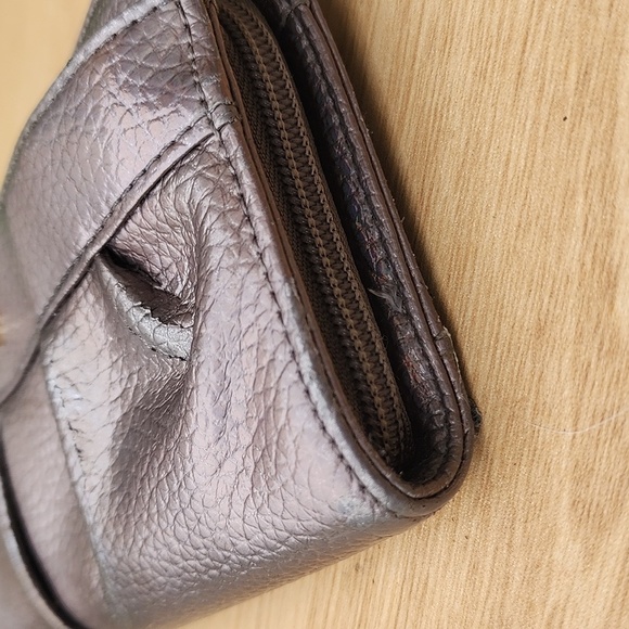 Juicy Couture Iridescent Convertible Purse Wallet - Picture 7 of 15